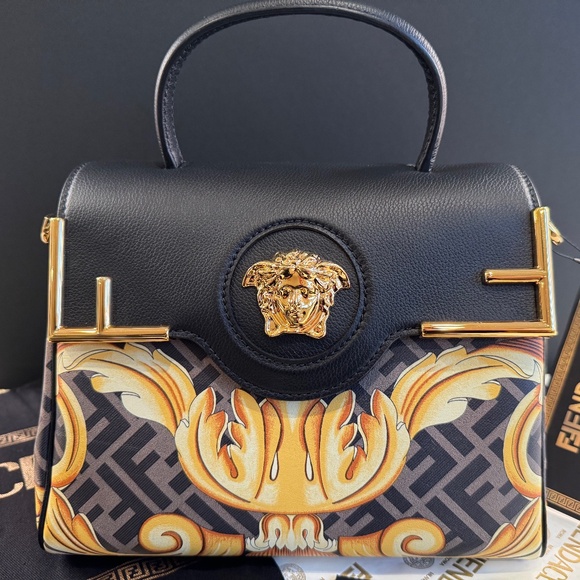 NWT FENDACE VERSACE X FENDI LA MEDUSA MEDIUM PRINT HANDBAG PURSE DBFI039-1A03697 - Picture 1 of 16